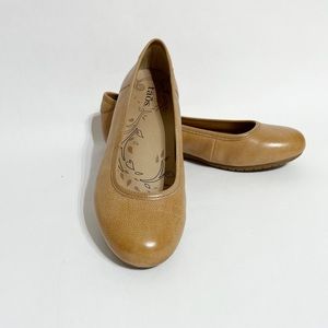 Taos Women's Rascal Casual Slip On Ballet Flats Shoes Warm Sand Size 7